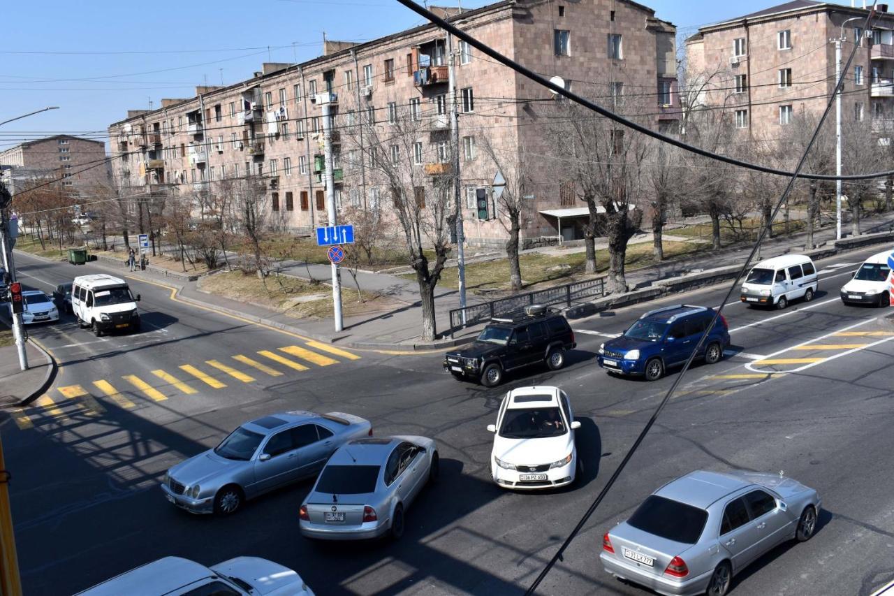Напротив Спортивно-Концертного Комплекса Apartment Yerevan Bagian luar foto