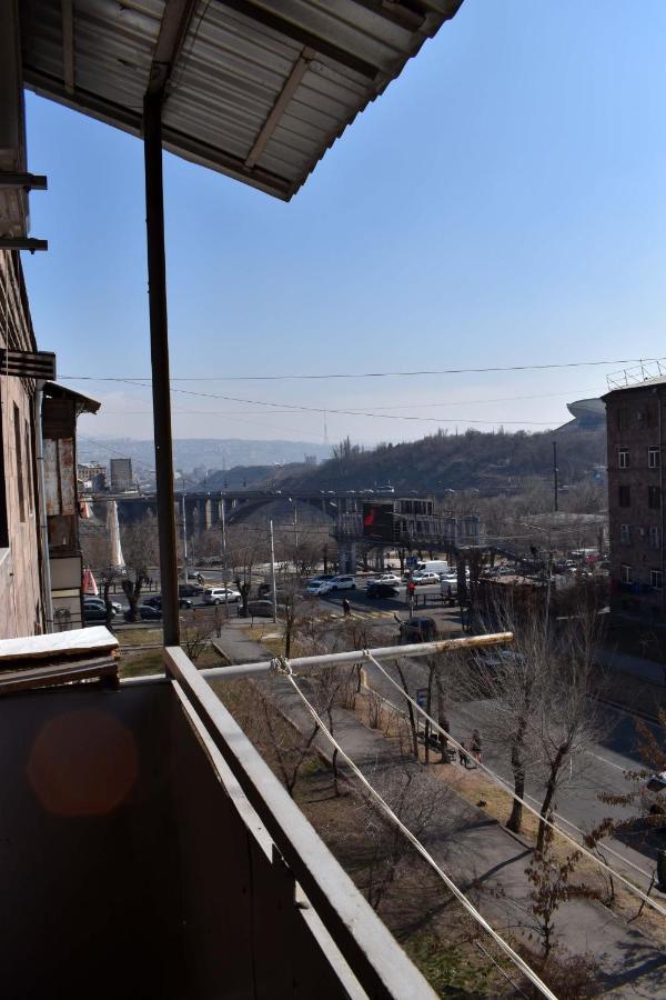 Напротив Спортивно-Концертного Комплекса Apartment Yerevan Bagian luar foto